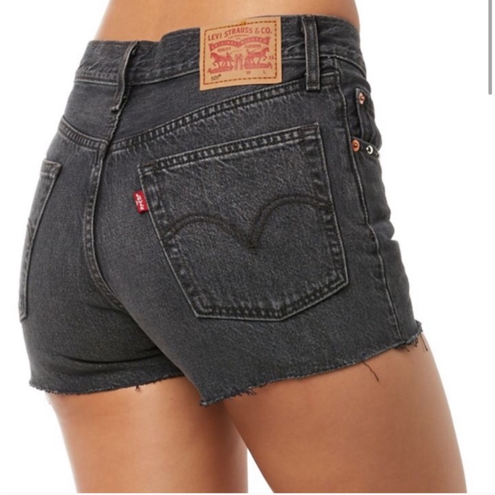 Levi’s 501 Shorts - Picture 3 of 8